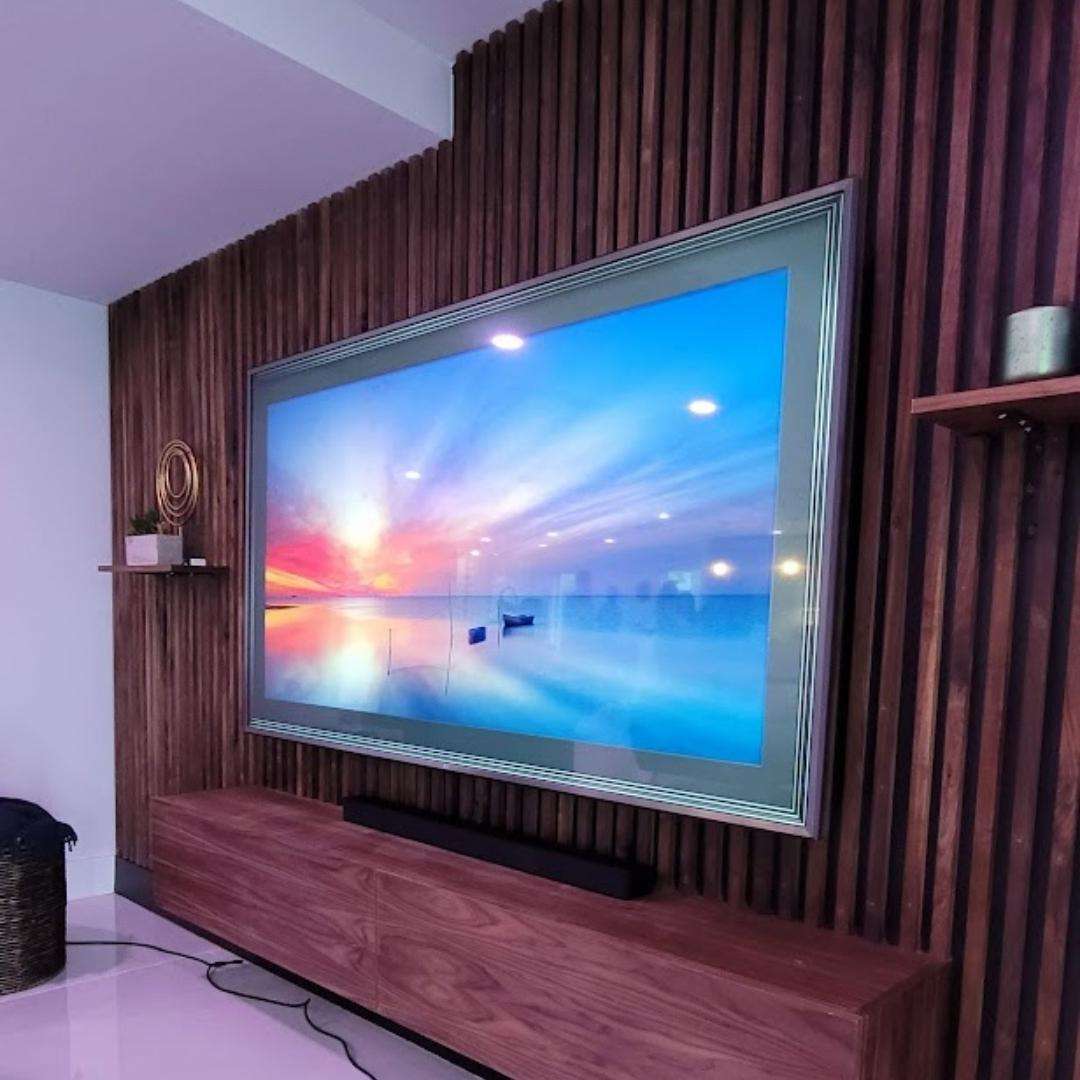 Wall mounted TV